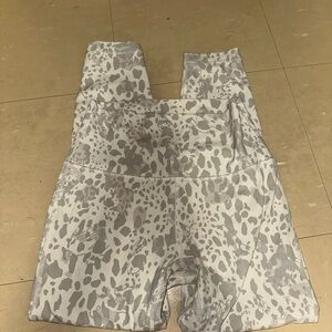 Lululemon Gray and White Patterned Leggings